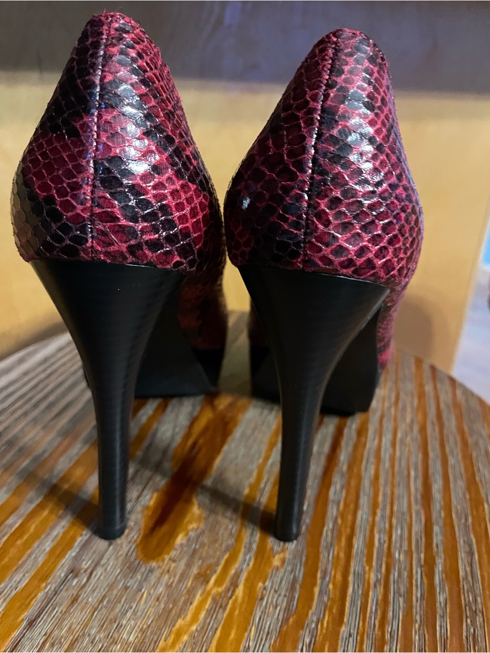 sofia by sofia vergara Red Snake-Print platform Pumps - Picture 3 of 7